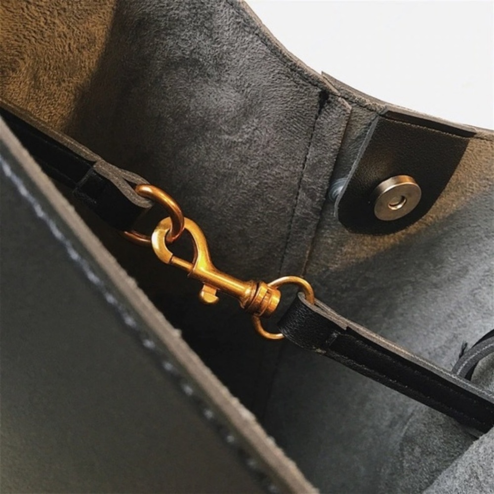 Just In! 🆕 BERLINE Rivet Bucket Bag - BLACK - Picture 5 of 8